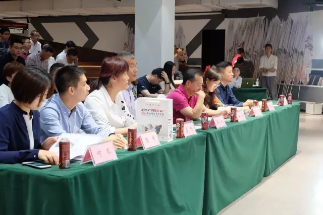 /></p><p>金雞湖端午龍舟賽作為一項(xiàng)親民、聚民、樂民的群眾體育活動(dòng)，自2010年以來已連辦7年，已成為蘇州工業(yè)園區(qū)和蘇州市最具有代表性的節(jié)慶品牌之一。</p><p style=